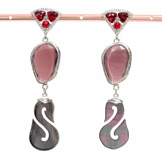 Boucles d'oreilles puces bronze oeil de chat serti de nacre et serti central 18x70mm