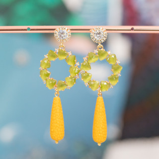 Ohrstecker aus Messing mit Lichtpunkt und Katzenauge und Harztropfen 25x72mm Gelb-Grün