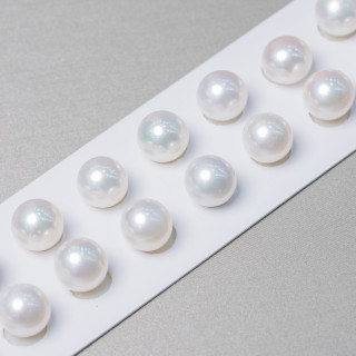 River Pearls 1 Round Hole (AAAAA) 10,5-11,0mm 6 Pairs White