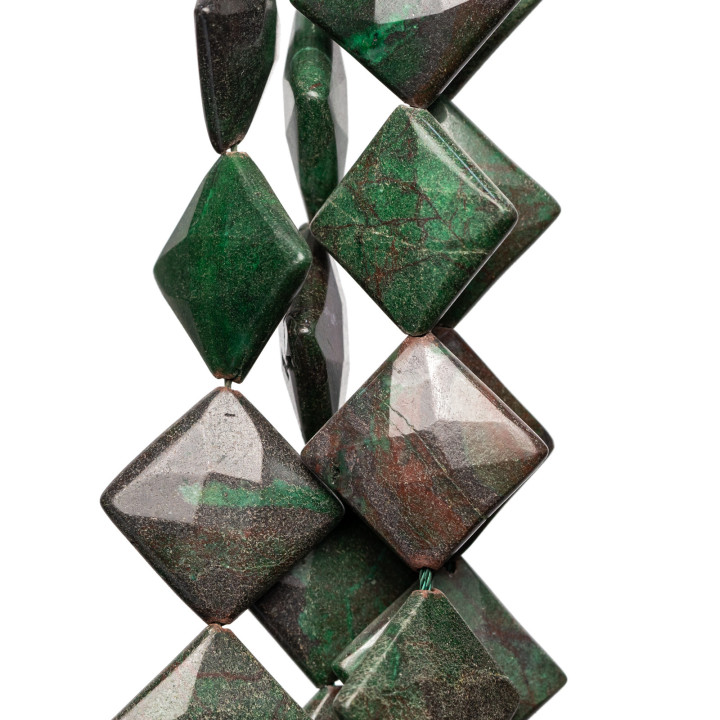 Turmalinierter Jaspis, flacher Rhombus, facettiert, 25 mm