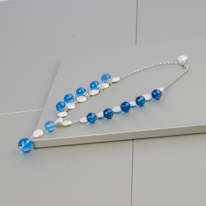 Halskette aus 925er Silber mit Zirkonen und Flussperlen: Eleganz und Stil