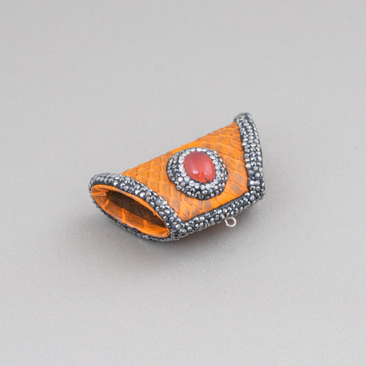 Componente Intramezzo Di SimilPelle Con Strass Marcasite A Trapezio Con Pietre Dure 52x26mm 1pz MOD4