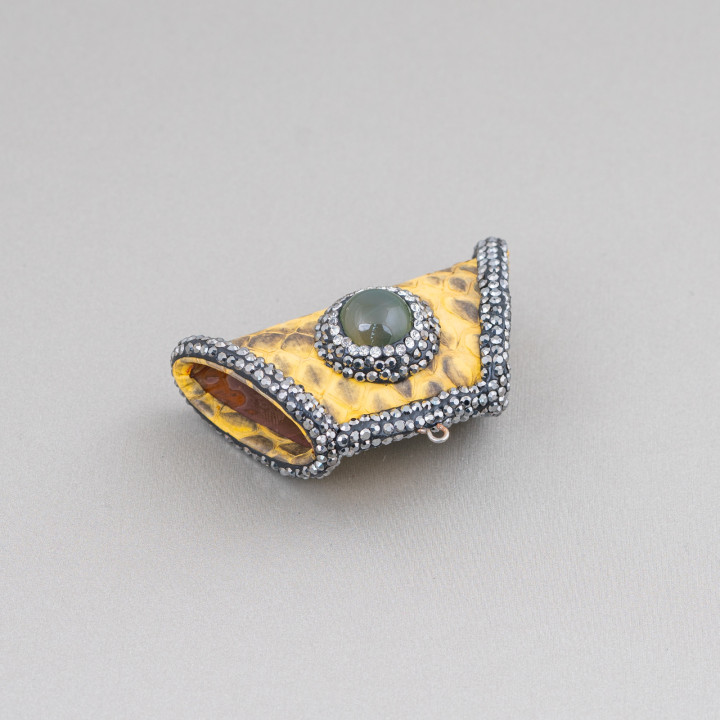 Componente Intramezzo Di SimilPelle Con Strass Marcasite A Trapezio Con Pietre Dure 52x26mm 1pz MOD8