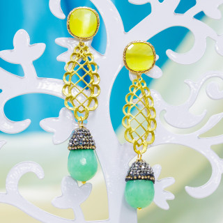 Aretes de cabujón de ojo de gato de bronce engastados con diamantes de imitación de marcasita amarilla y jade