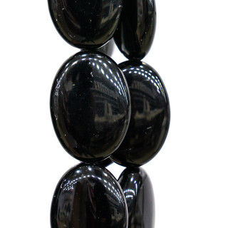 Glatter flacher ovaler schwarzer Kristall 12x16mm