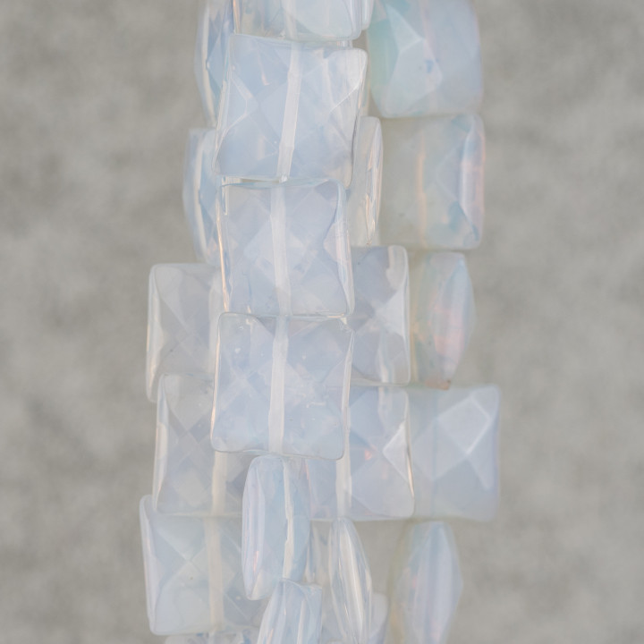 Synthetischer Opal, quadratisch, facettiert, flach, 14 mm