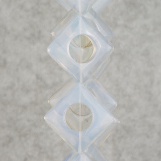Losange Plat Opale Synthétique Perforé 40mm