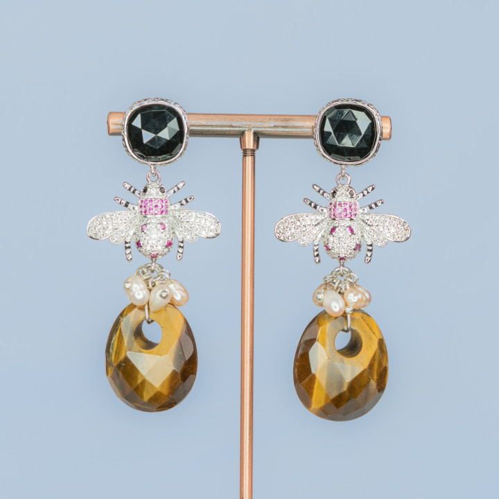 Boucles D'oreilles Tiges Oeil De Chat En Bronze Avec Composant Abeille Avec Zircons Et Pendentif Pierre Dure 28x63mm Oeil De Tig