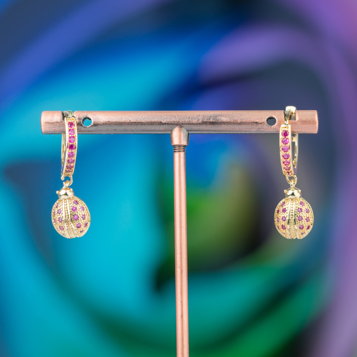 Χάλκινα καρφωτά σκουλαρίκια με ζιργκόν και κρεμαστό κόσμημα φαντασίας 9x26mm Ροζ Χρυσή Πασχαλίτσα