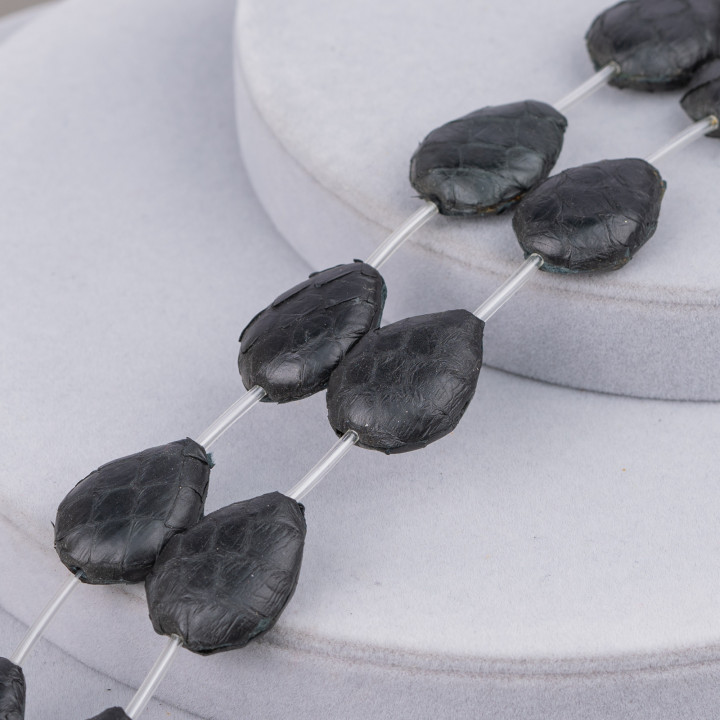 Perline A Filo Componente Di Similpelle Snake Skin Goccia Piatta 18x25mm 8pz Nero