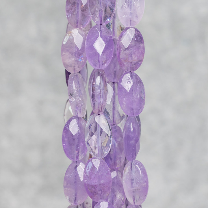 Klarer Amethyst, flach, oval, facettiert, 10 x 16 mm