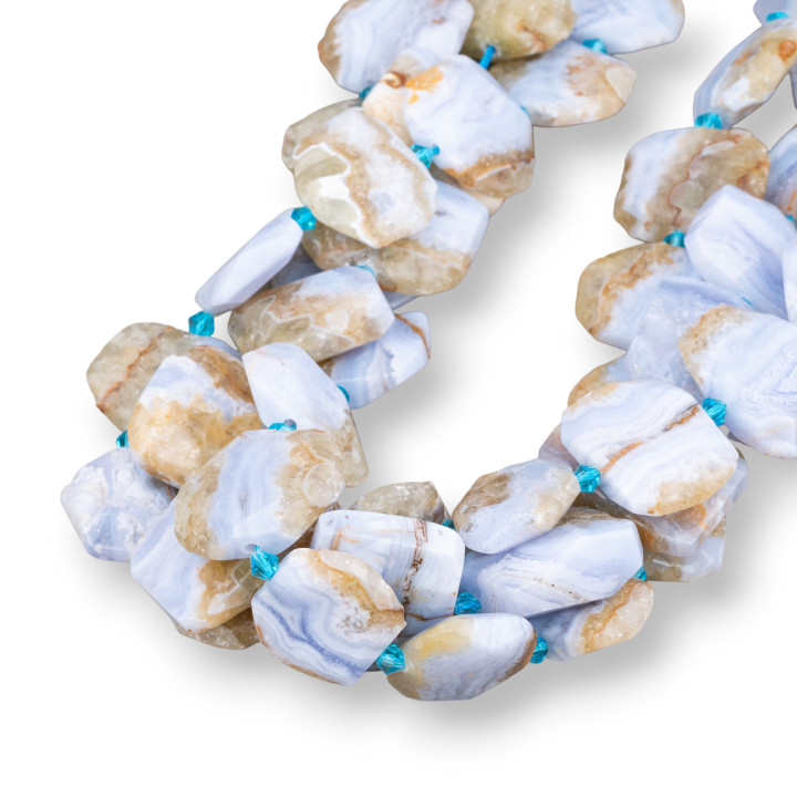 Flacher unregelmäßiger rauer Chalcedon facettiert 25-20 mm