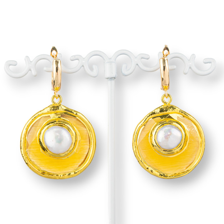 Orecchini A Monachella Chiusa Di Bronzo Con Pendente Di Occhio Di Gatto E Perle Di Fiume 29x46mm Giallo