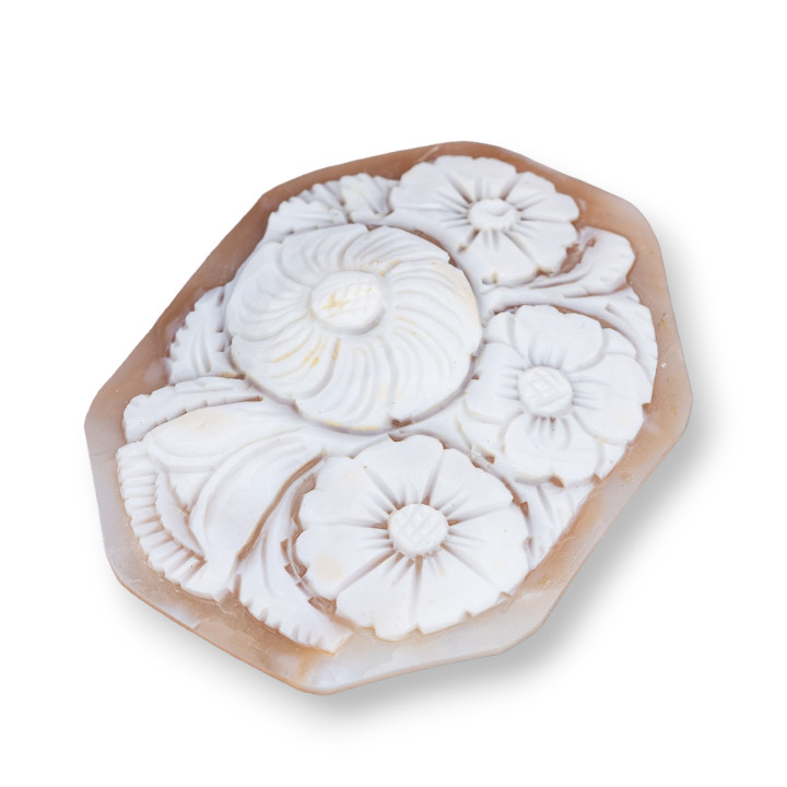 Camée gravé fait à la main fabriqué en Italie de fleurs irrégulières de coquille sardonique 40-50x60mm 1pc