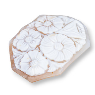 Cammeo Inciso A Mano Made In Italy Di Conchiglia Sardonica Fiori Irregolare 47-57x65mm 1pz