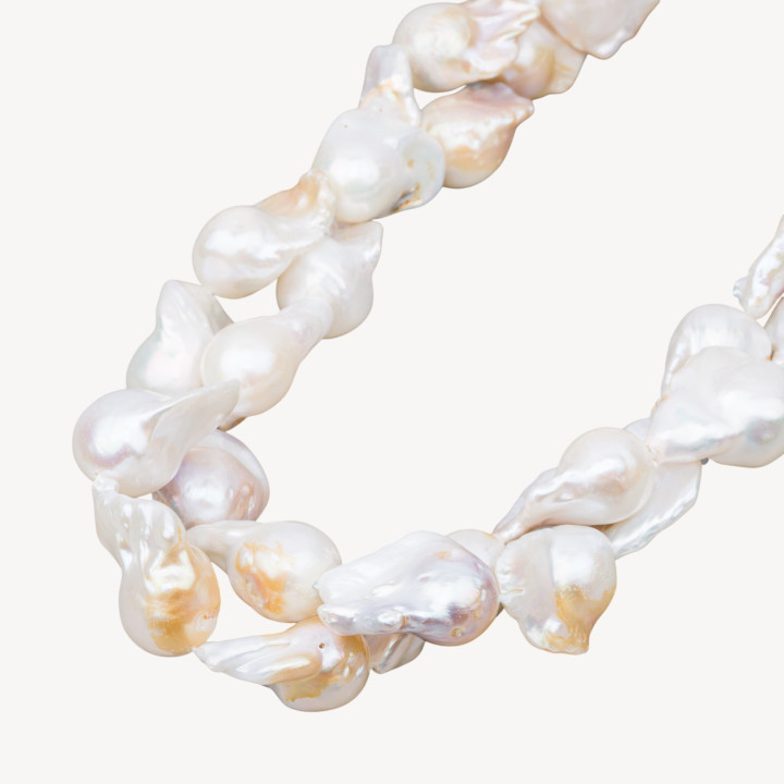 Teardrop Baroque River Pearls (ALJ) 80-90gr Weiß und Bronze