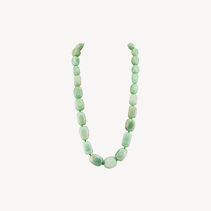 Collier pierres roulées : élégance et style avec fermoir