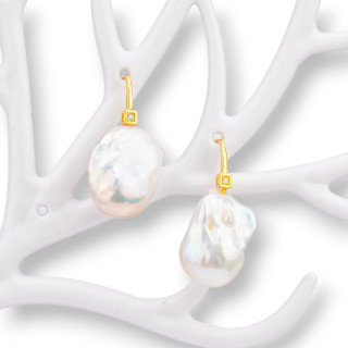 Monachella earrings in 925 silver and golden baroque river pearls