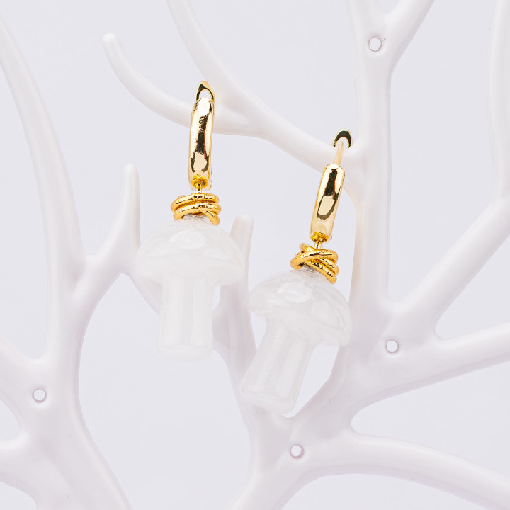 Aretes de bronce con colgantes de piedra en forma de seta de cuarzo hialino