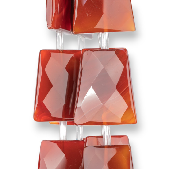 Trapez aus rotem Karneol, flach facettiert, 25–35 x 40 mm