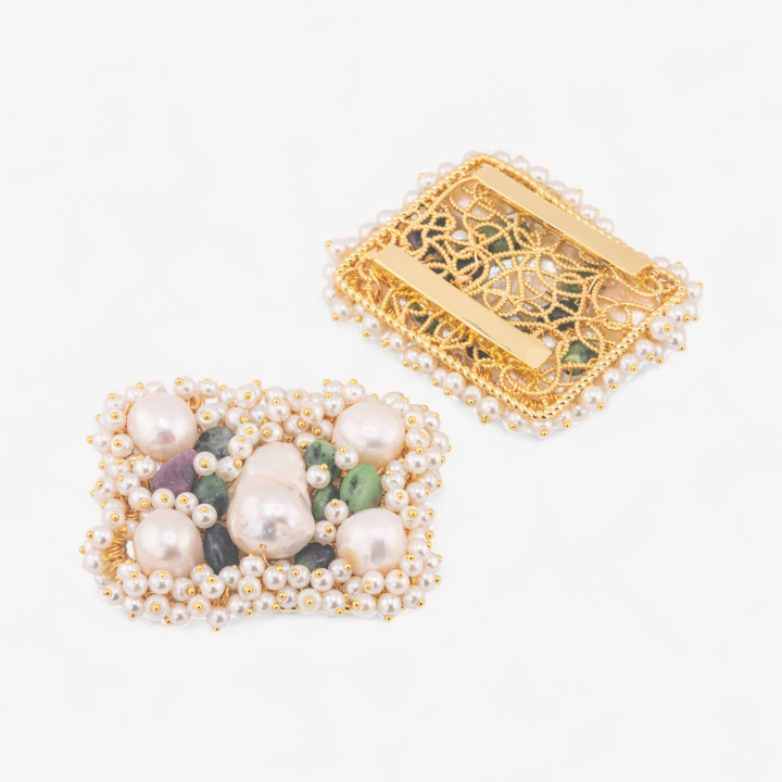 Componente Centrale Con Perline, Pietre Dure E Perle Di Fiume Ammagliato Su Filigrana 35x45mm Dorato Rubyzoisite