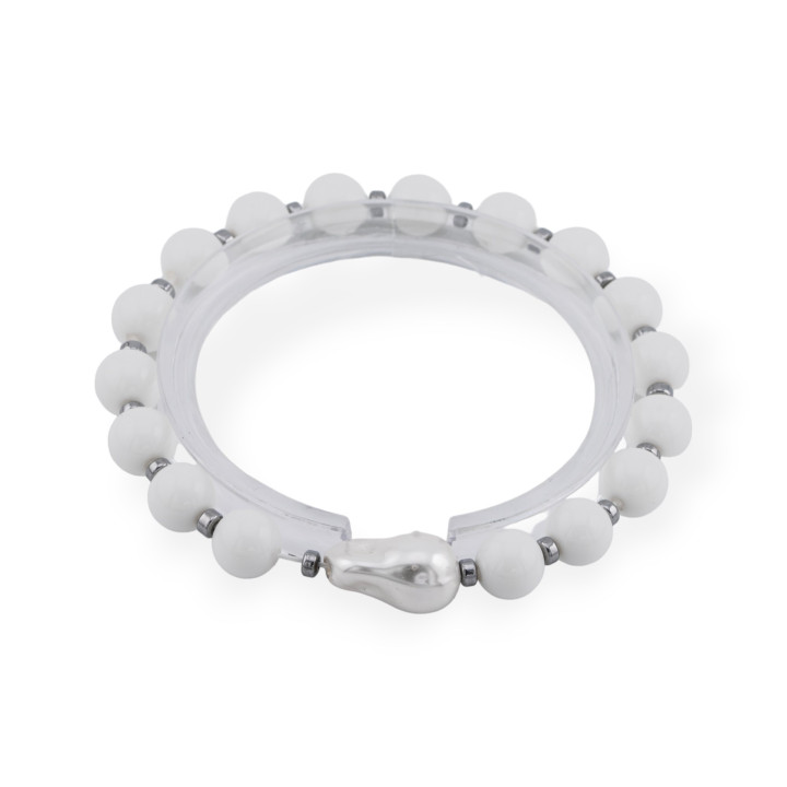 Elastisches Armband aus 8 mm großen Halbedelsteinen mit rhodinierter barocker mallorquinischer Perle aus weißer Jade