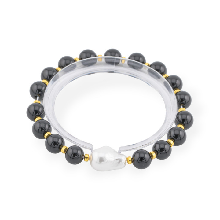 8 mm elastisches Armband aus Halbedelsteinen mit barocker mallorquinischer Perle auf goldenem Onyx