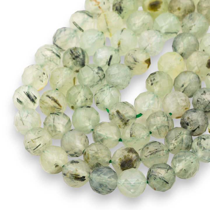 Holen Sie sich eine 8 mm große facettierte runde Perle im Diamantschliff