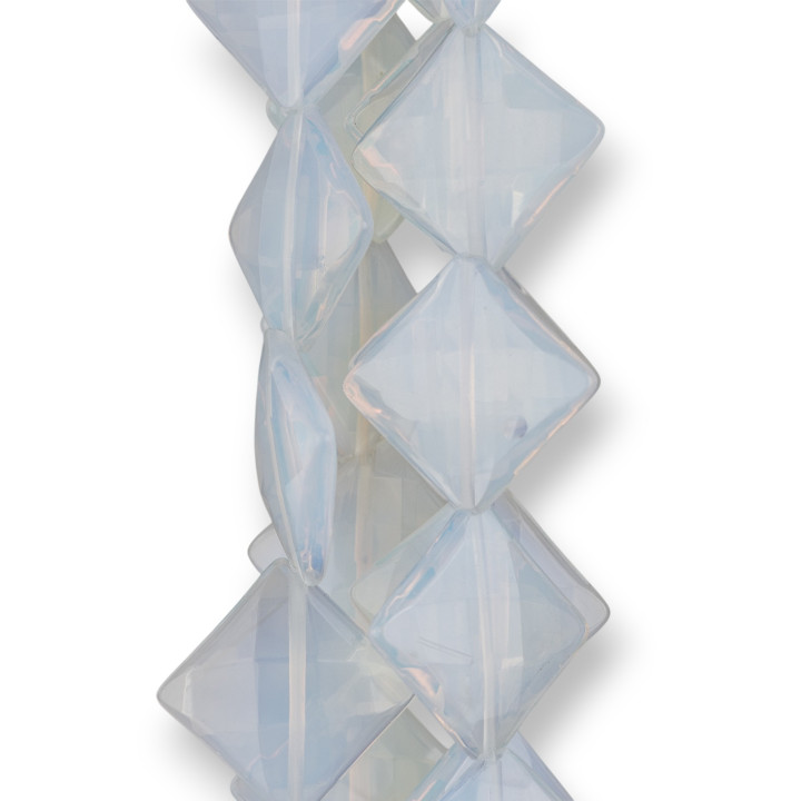 Synthetischer Opal, flache Raute, facettiert, 30 mm