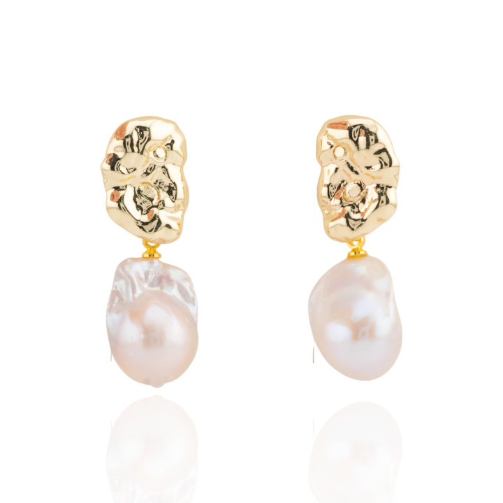 Orecchini A Perno Di Bronzo Ovale Battuto Con Perle Di Fiume Barocche A Goccia 13x38mm