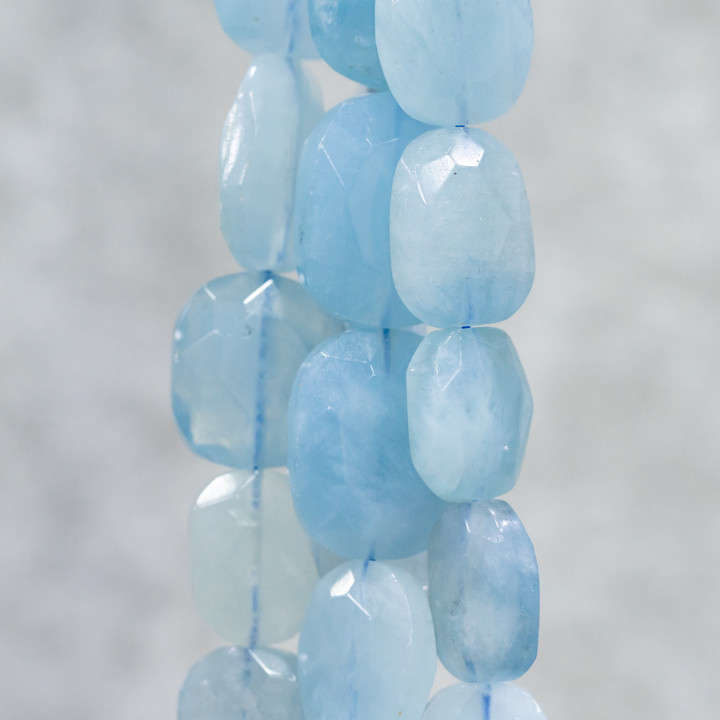 Acquamarina Milk Unregelmäßiger Stein facettierter Teller mit 70-80gr