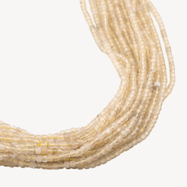 Topazio Giallo Cubo Taglio Rigido Sfaccettato 2,5mm