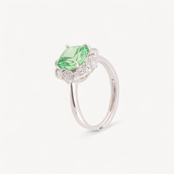 Anello In Argento Con Corindone Verde