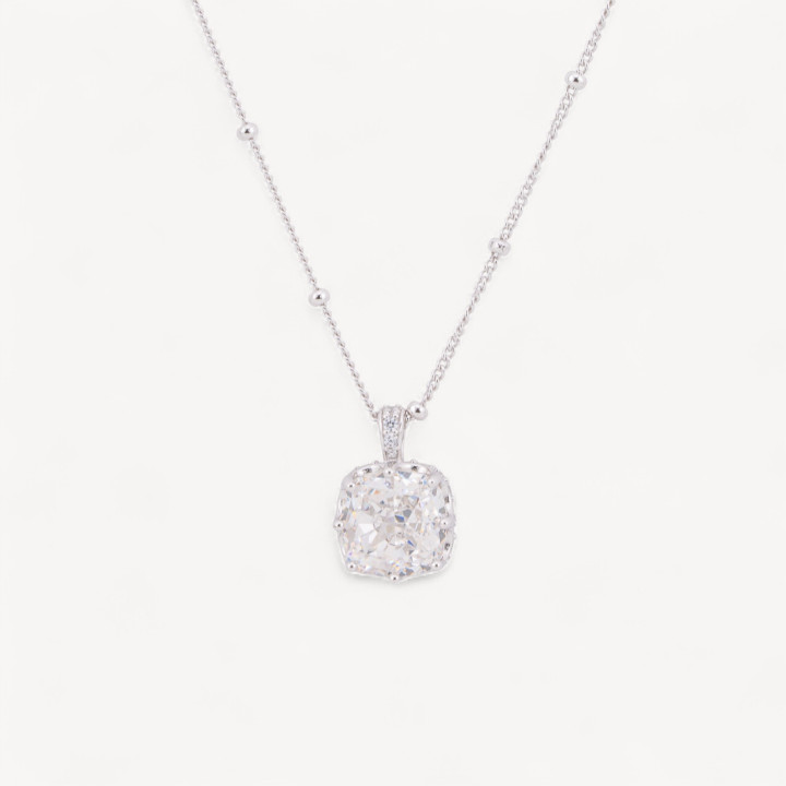 Collana Con Pendente In Argento Con Corindone Bianco