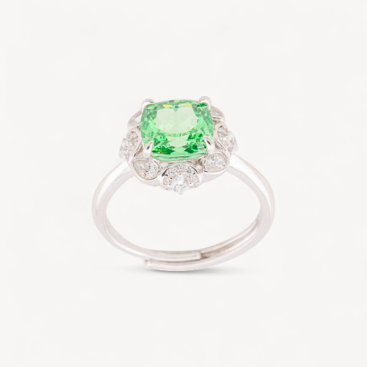 Anello In Argento Con Corindone Verde