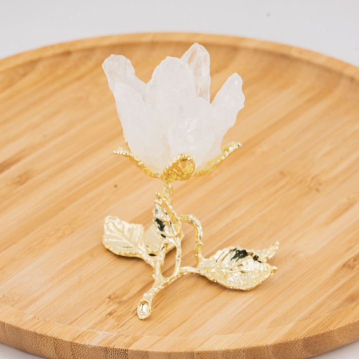 Fiore Preziose Artigianale Con Quarzo Naturale e Dettagli Dorati Base Di Appoggio Cristallo Di Rocca