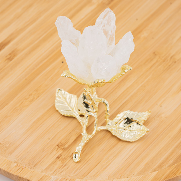 Fiore Preziose Artigianale Con Quarzo Naturale e Dettagli Dorati Base Di Appoggio Cristallo Di Rocca