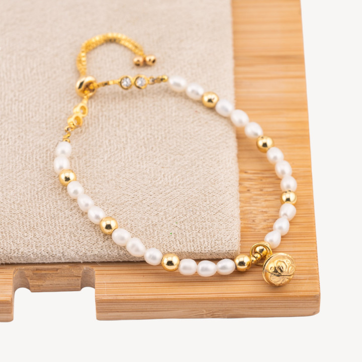 Bracciale Di Argento 925 Con Perle Di Fiume E Ematite Con Pendente Campana E Chiusura Sali E Scendi Dorato