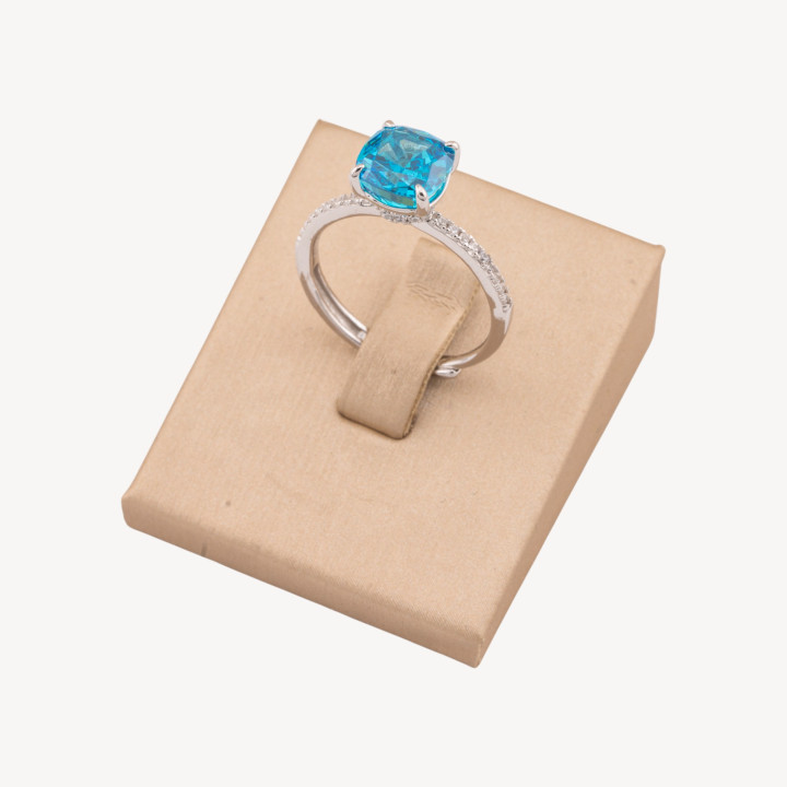 Anello Gioiello In Argento 925 Regolabile Con Corindone Sintetico Quadrato Blu Rodiato JL200046