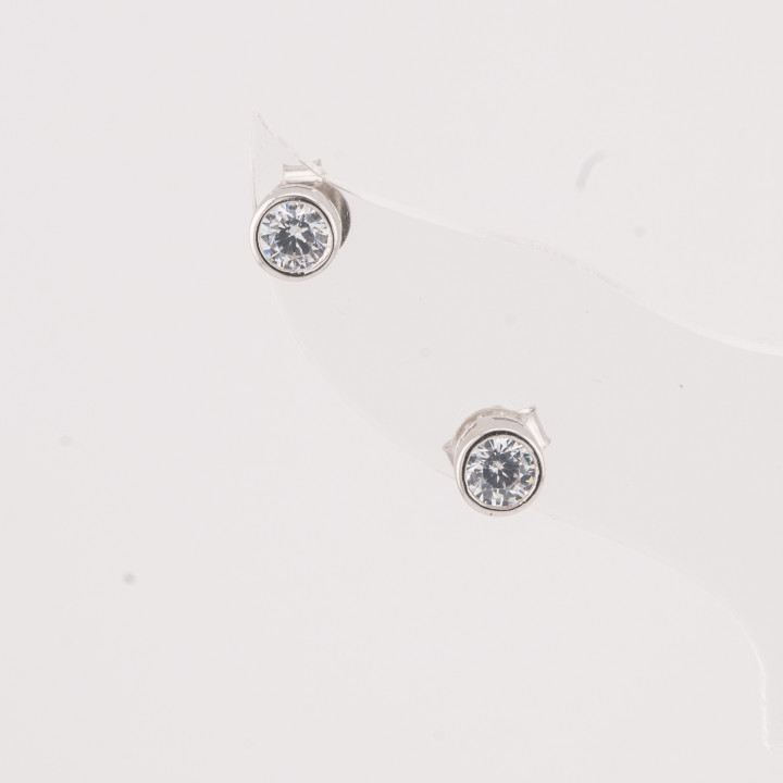 Orecchini In Argento 925 Con Zircone Perno Punto Luce Esterno 5mm Con Zirconi da 4mm 1 Coppia