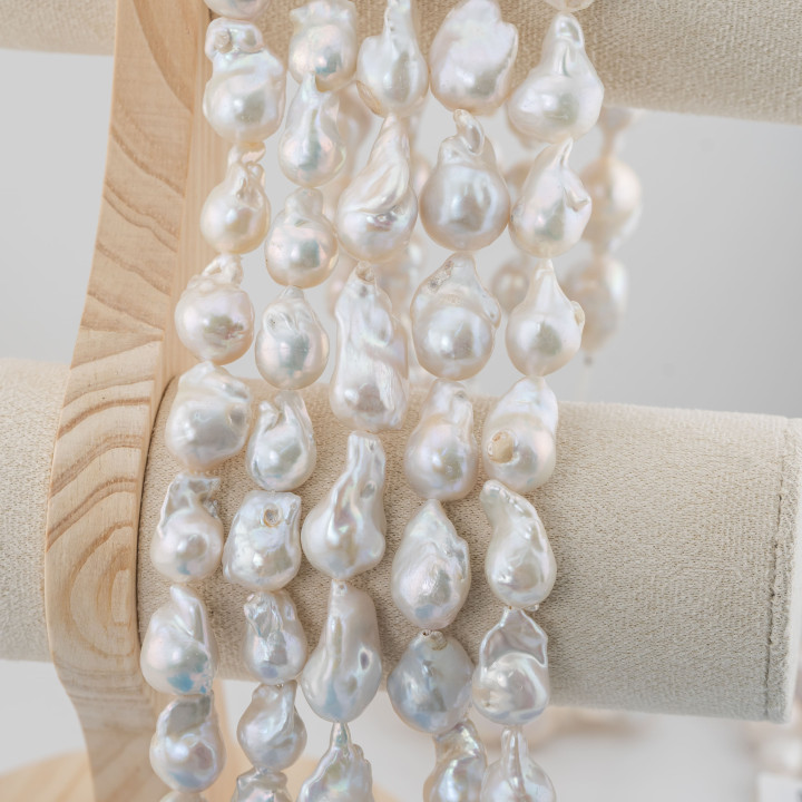 Perles de rivière baroques en forme de larme (NQS) 70-75gr Blanc