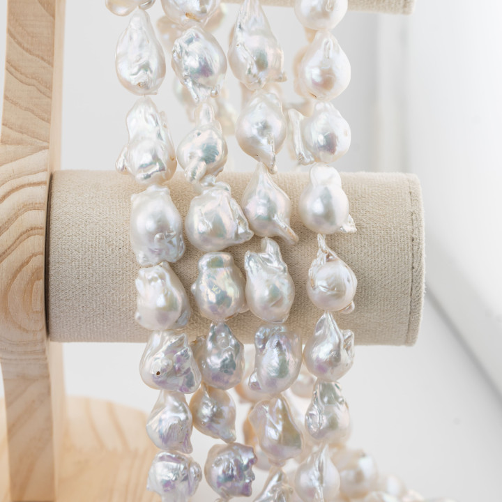 Teardrop Baroque River Pearls (AQL) 110-120gr Weiß