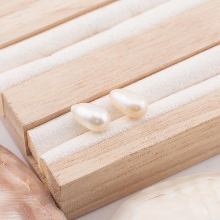 Perle di Fiume Cabochon 1 Foro Goccia (YEO)  6,5-7,0X12-13mm 1Paia