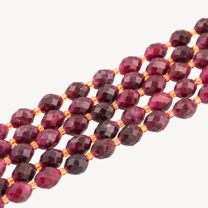 Giada Taglio Rigido Oliva Sfaccettata 8x10mm Giada Ruby