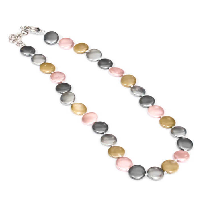 Collier de perles de Majorque : élégance et style avec fermoir en laiton